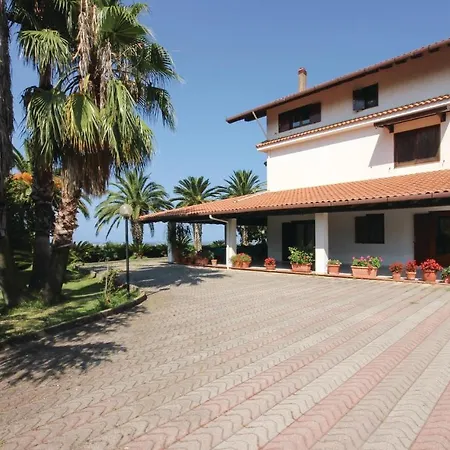 Holiday home Emeliarco