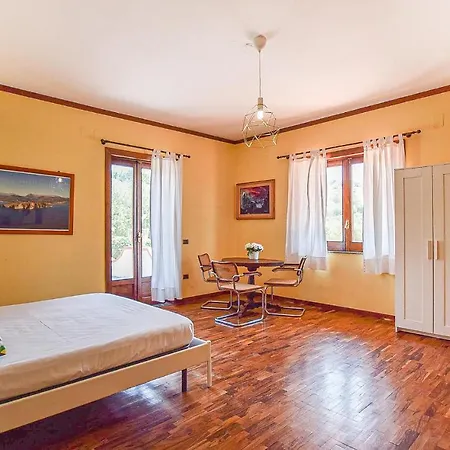 Holiday home Emeliarco